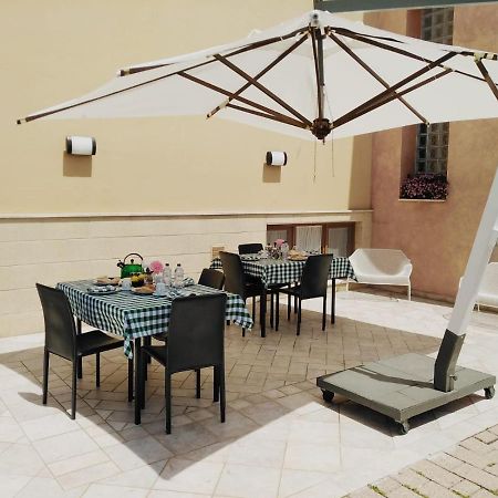 The Holiday House Hotel Santeramo in Colle Exterior foto