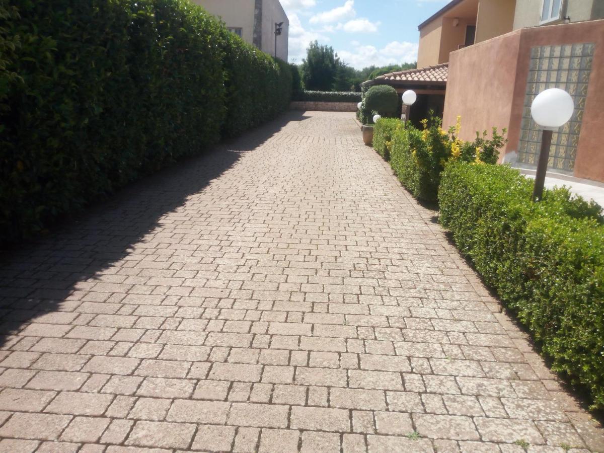 The Holiday House Hotel Santeramo in Colle Exterior foto